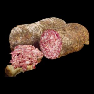 Sbriciolona toscana intera su fondo nero, con una fetta che si sbriciola appoggiata sul pane